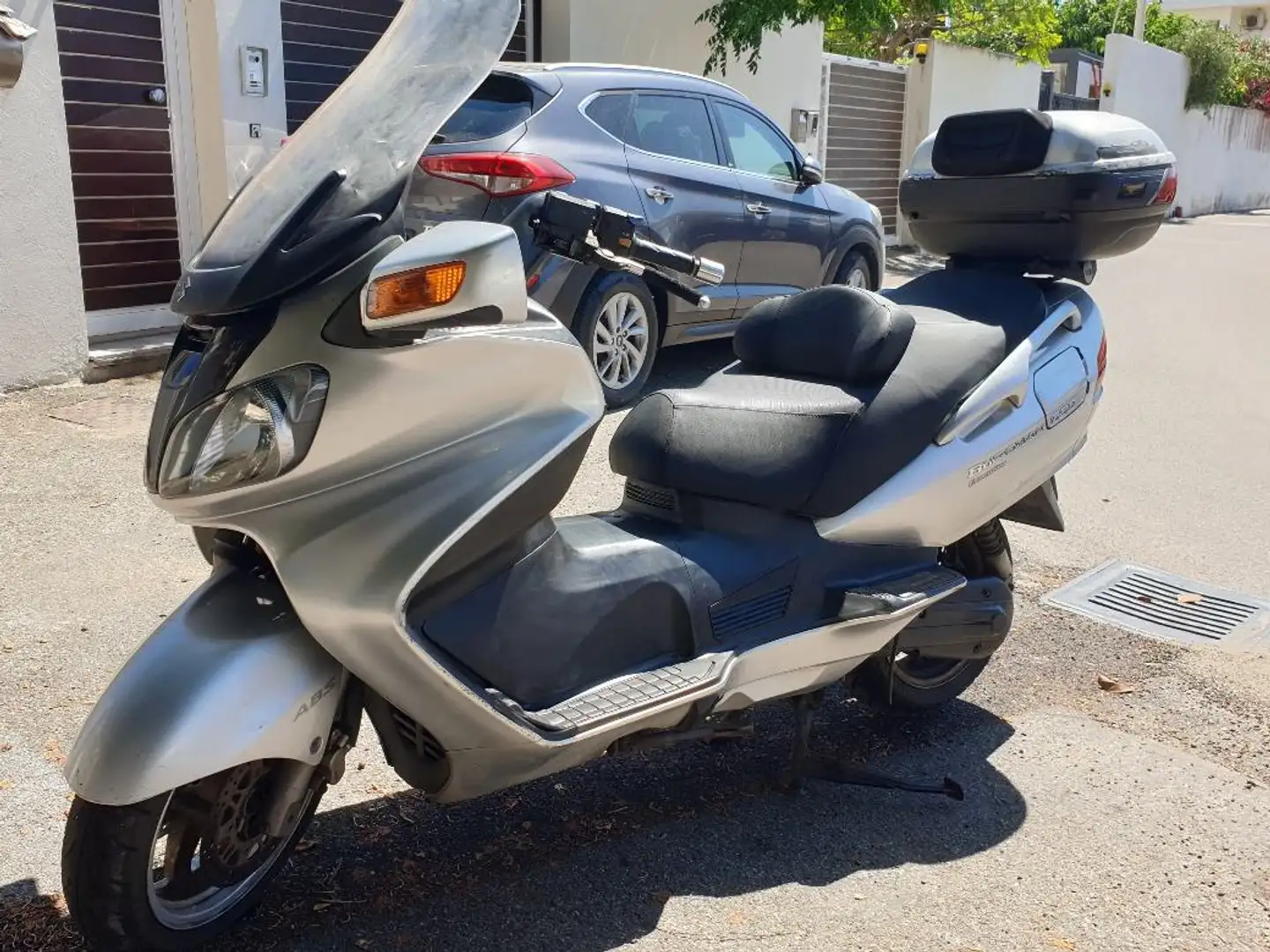 Suzuki Burgman 650 Argent - 1