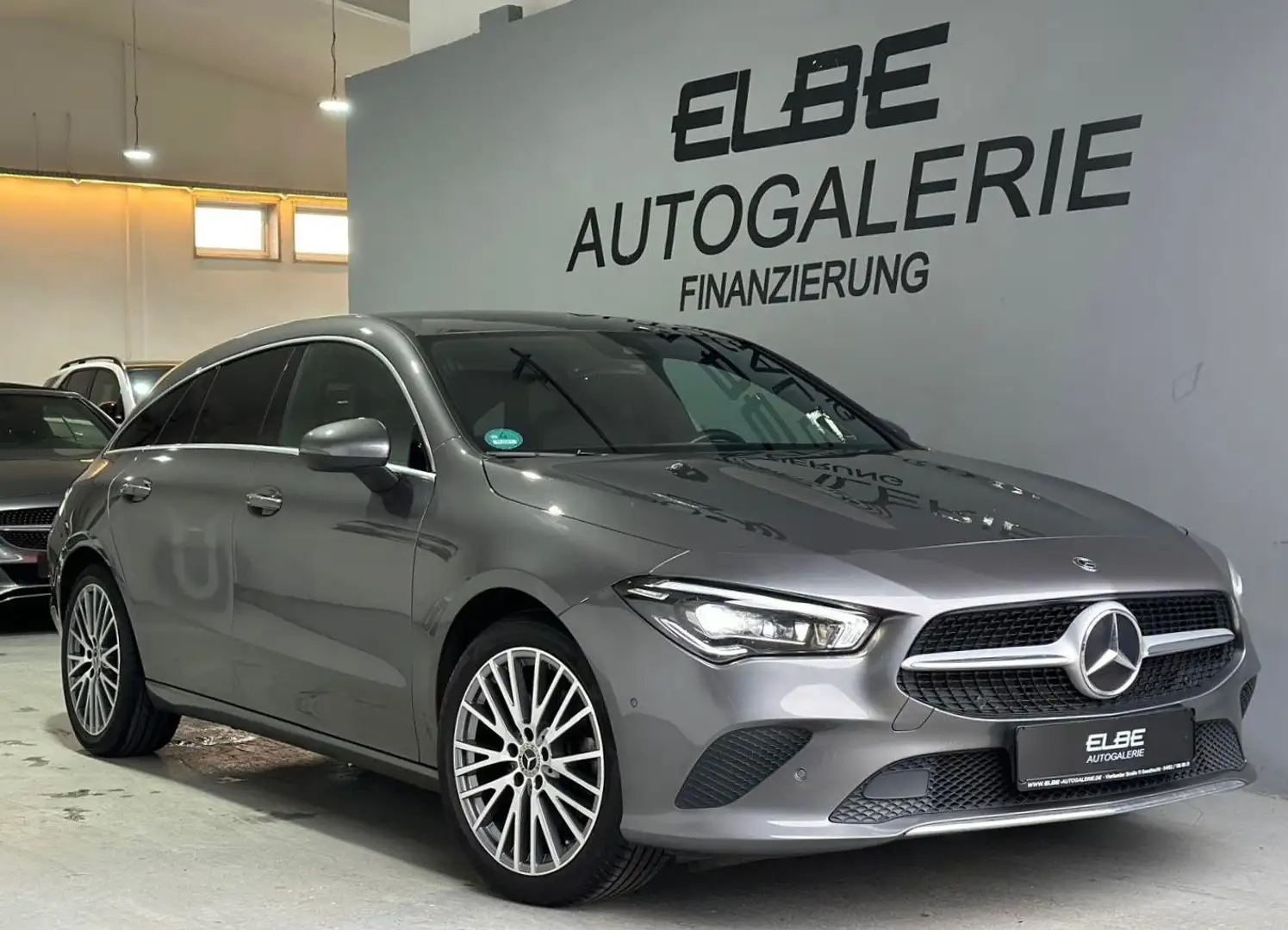 Mercedes-Benz CLA 220 d Shooting Brake 8G-DCT Voll-Service Gris - 1