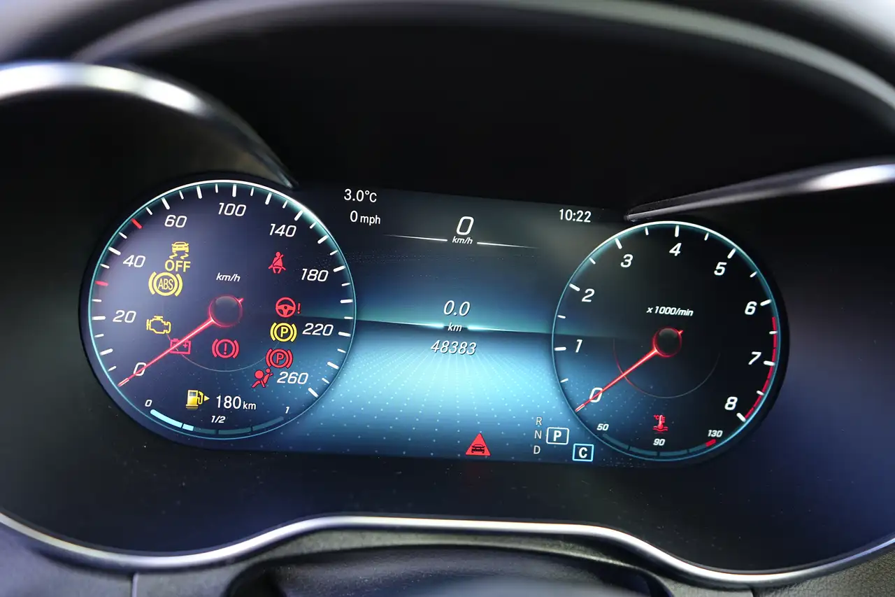 Mercedes-Benz GLC снимка Mercedes-Benz GLC