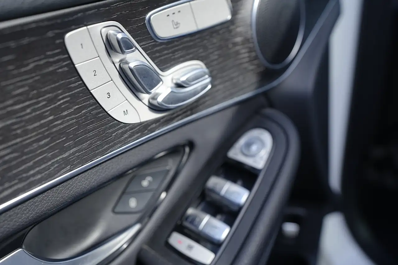 Mercedes-Benz GLC снимка Mercedes-Benz GLC