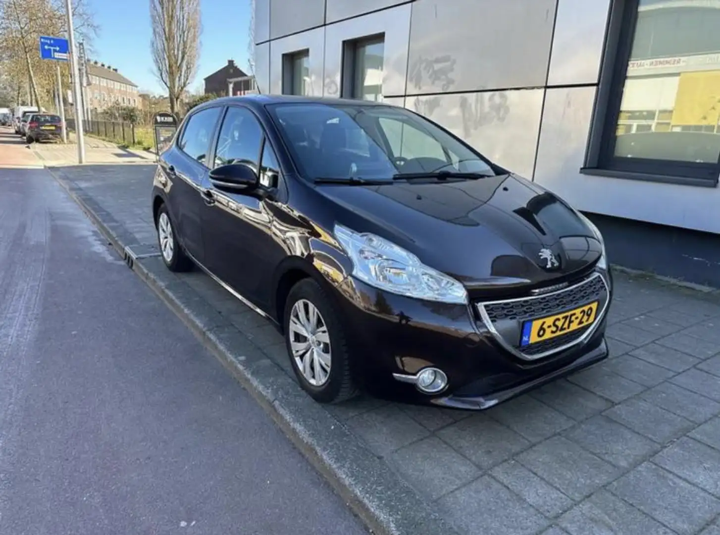 Peugeot 208 1.2 VTi Allure Zwart - 1