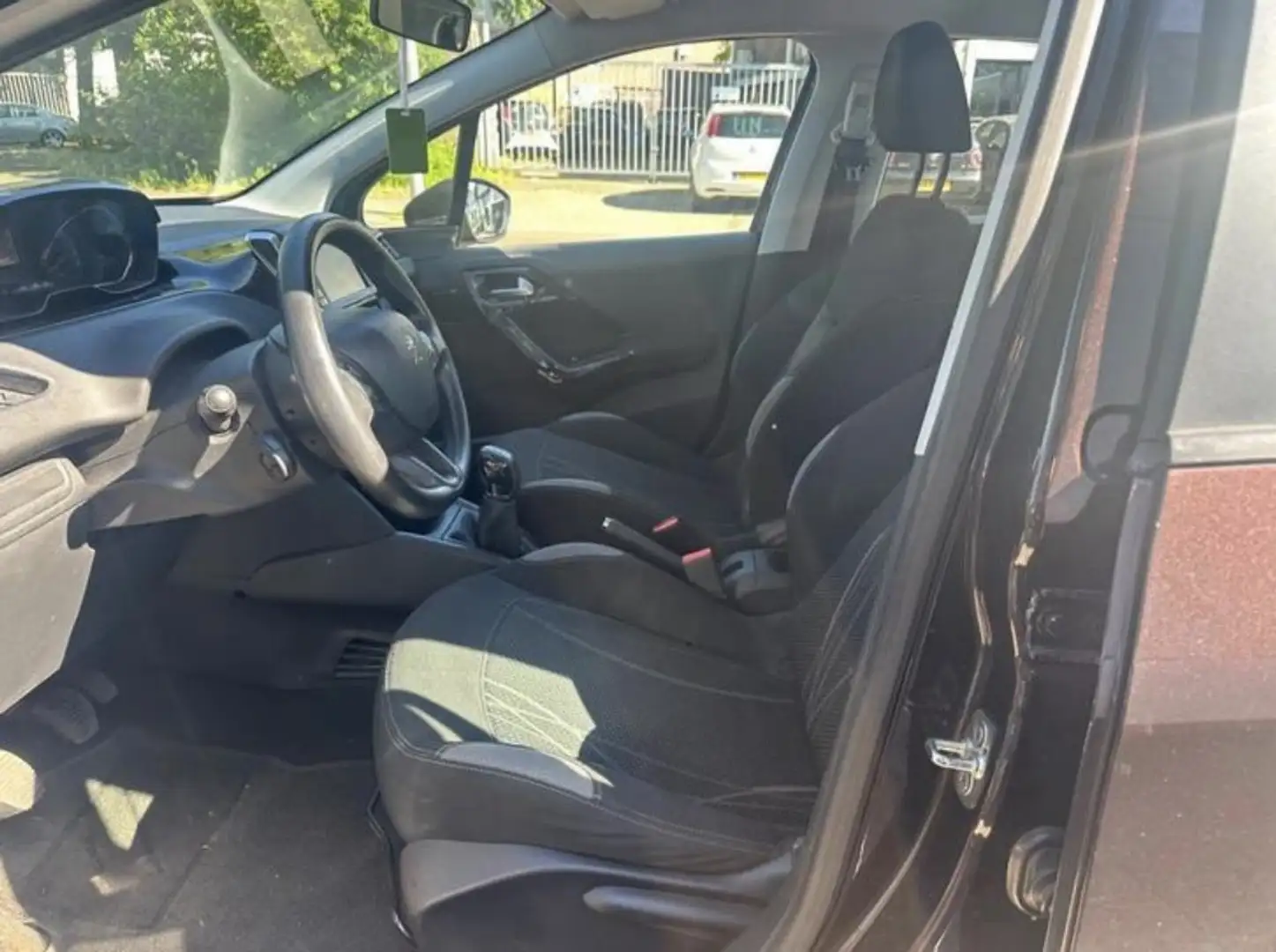 Peugeot 208 1.2 VTi Allure Zwart - 2