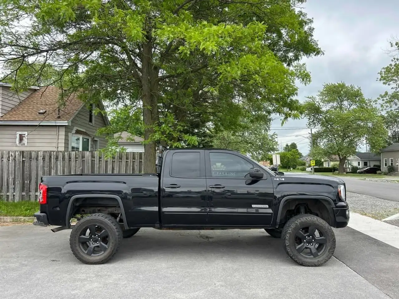 GMC Sierra 1500 photo GMC Sierra 1500