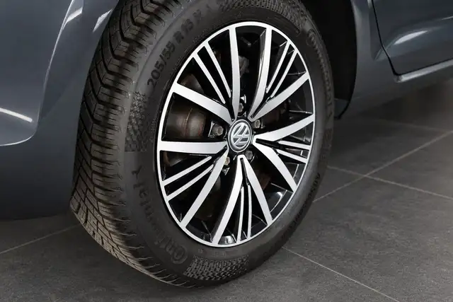 Volkswagen Golf view 5