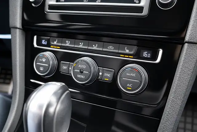 Volkswagen Golf view 13