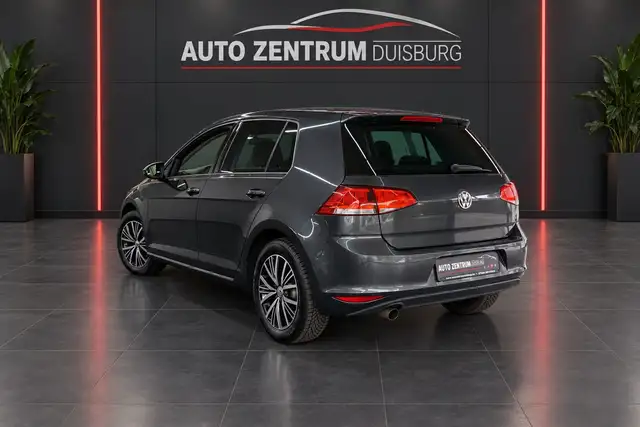 Volkswagen Golf view 9