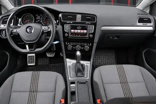Volkswagen Golf view 8