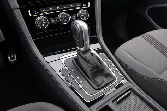 Volkswagen Golf view 3
