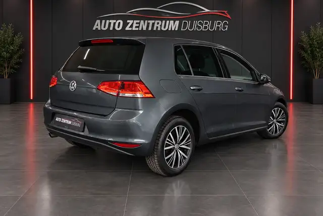 Volkswagen Golf view 11