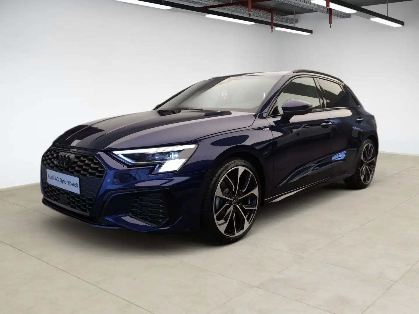 Audi A3 Sportback 35 TFSI S line  LED NAVI LEDER ALU Blauw - 2