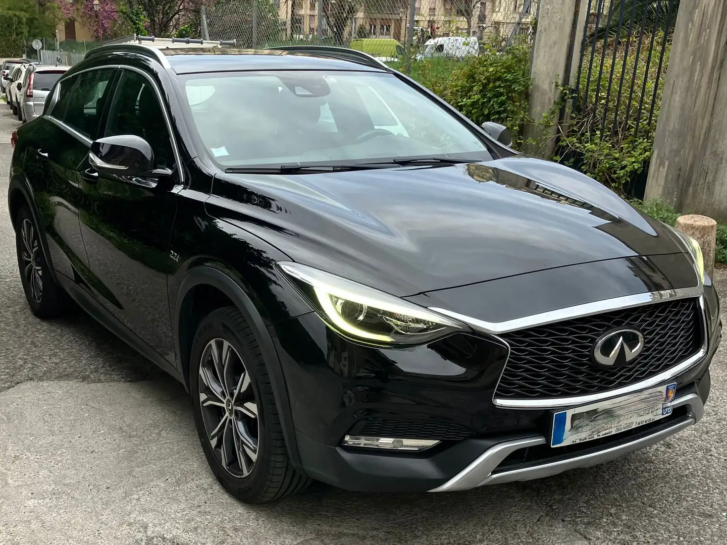 Infiniti QX30 QX30 2.2d AWD 7DCT Premium Tech Schwarz - 1