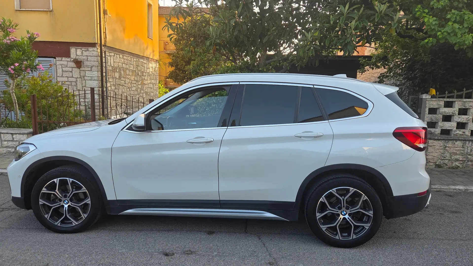 BMW X1 X1 F48 2019 sdrive18d xLine Plus auto Weiß - 1