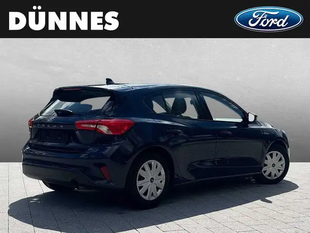 Ford Focus view 2