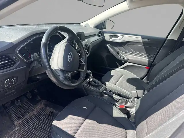 Ford Focus view 5