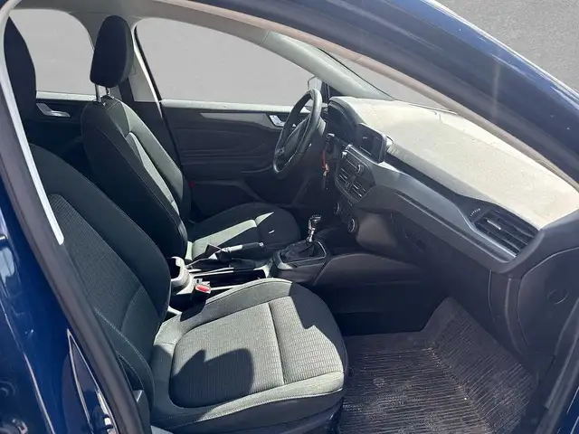 Ford Focus view 3
