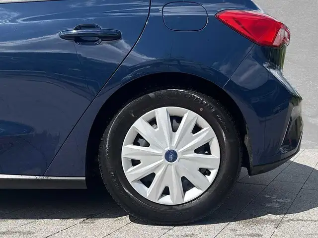 Ford Focus view 9