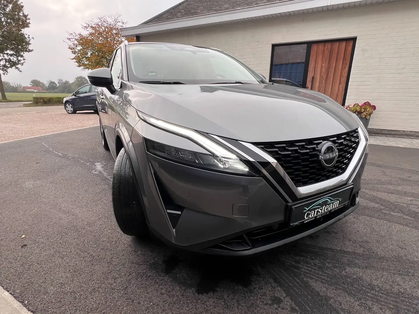 Nissan Qashqai 1.3 DIG-T MHEV PANO DAK/CAMERA/FABRIEKSGARANTIE Grijs - 2