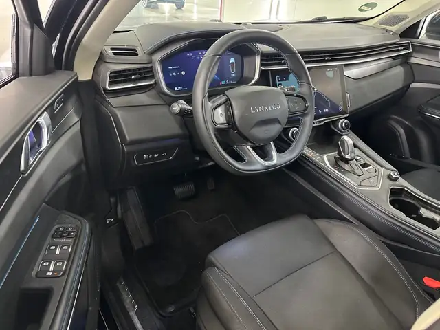Lynk & Co 01 view 15