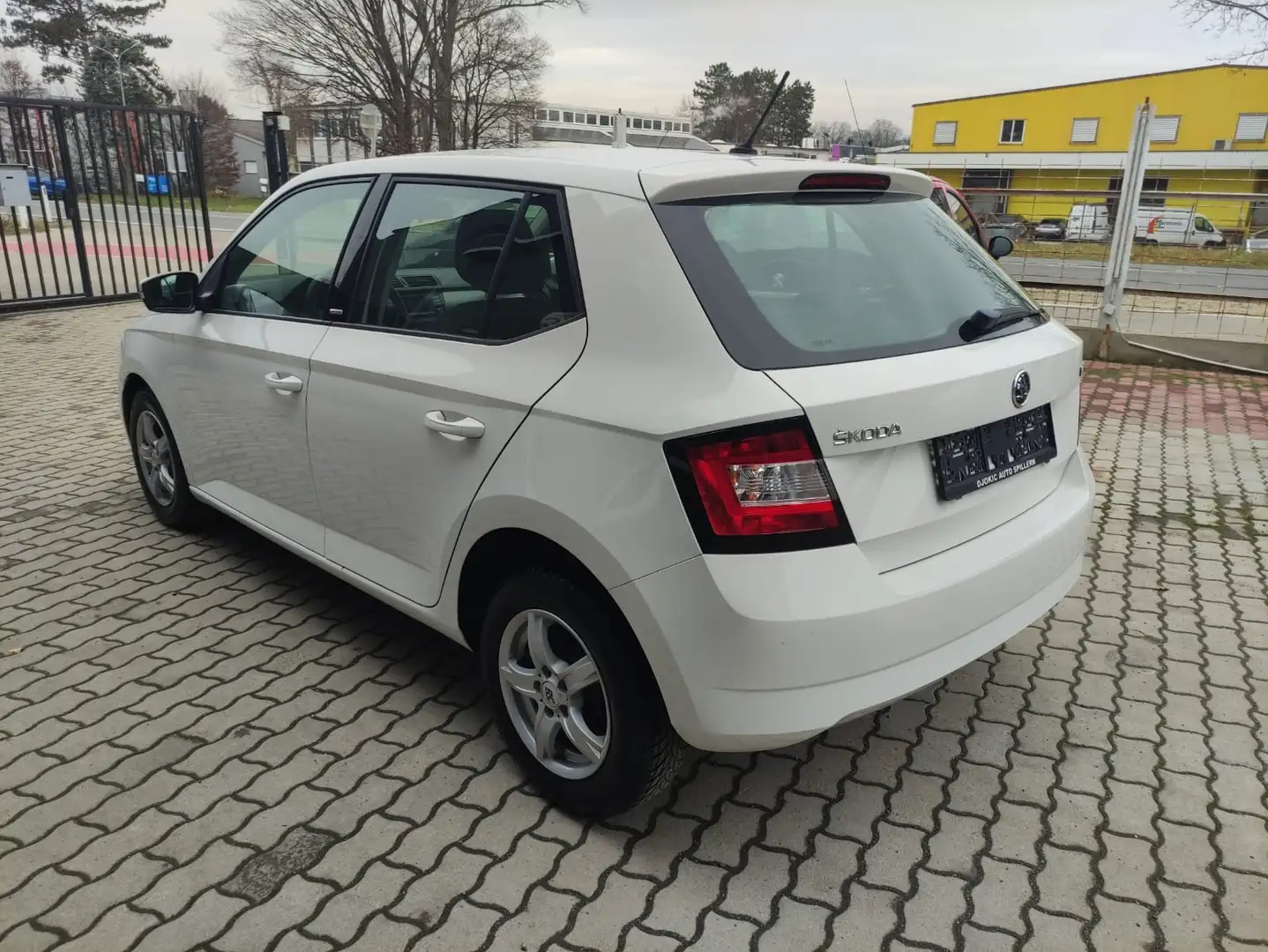 Skoda Fabia Fabia Joy 1,0 Weiß - 1