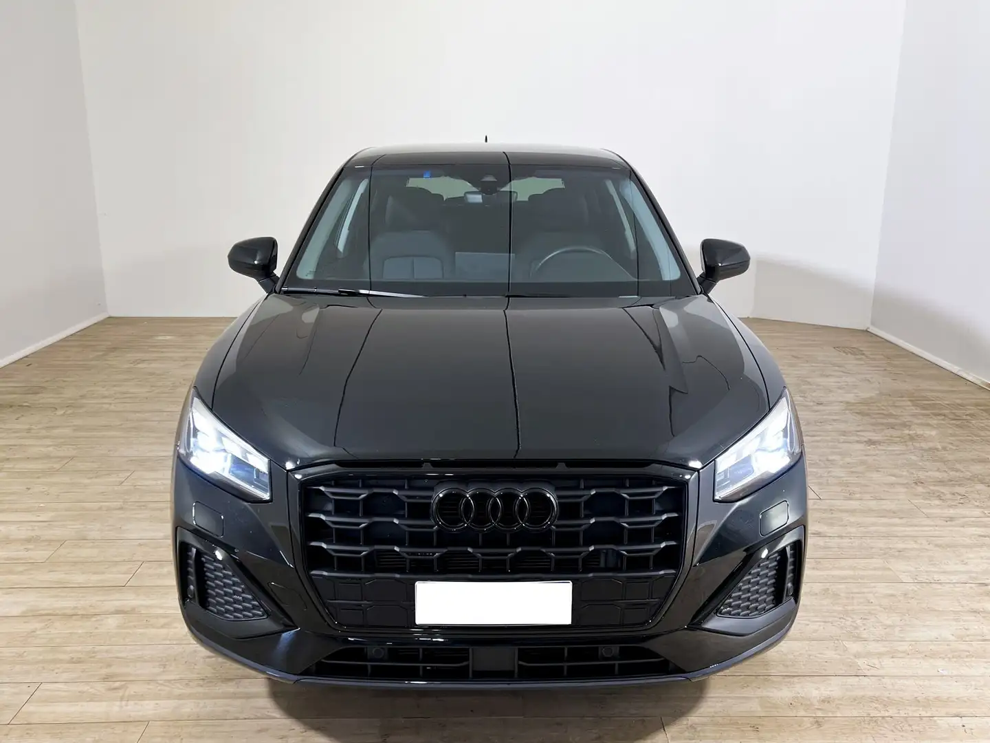 Audi Q2 30 TDI S tronic Business Advanced Černá - 2