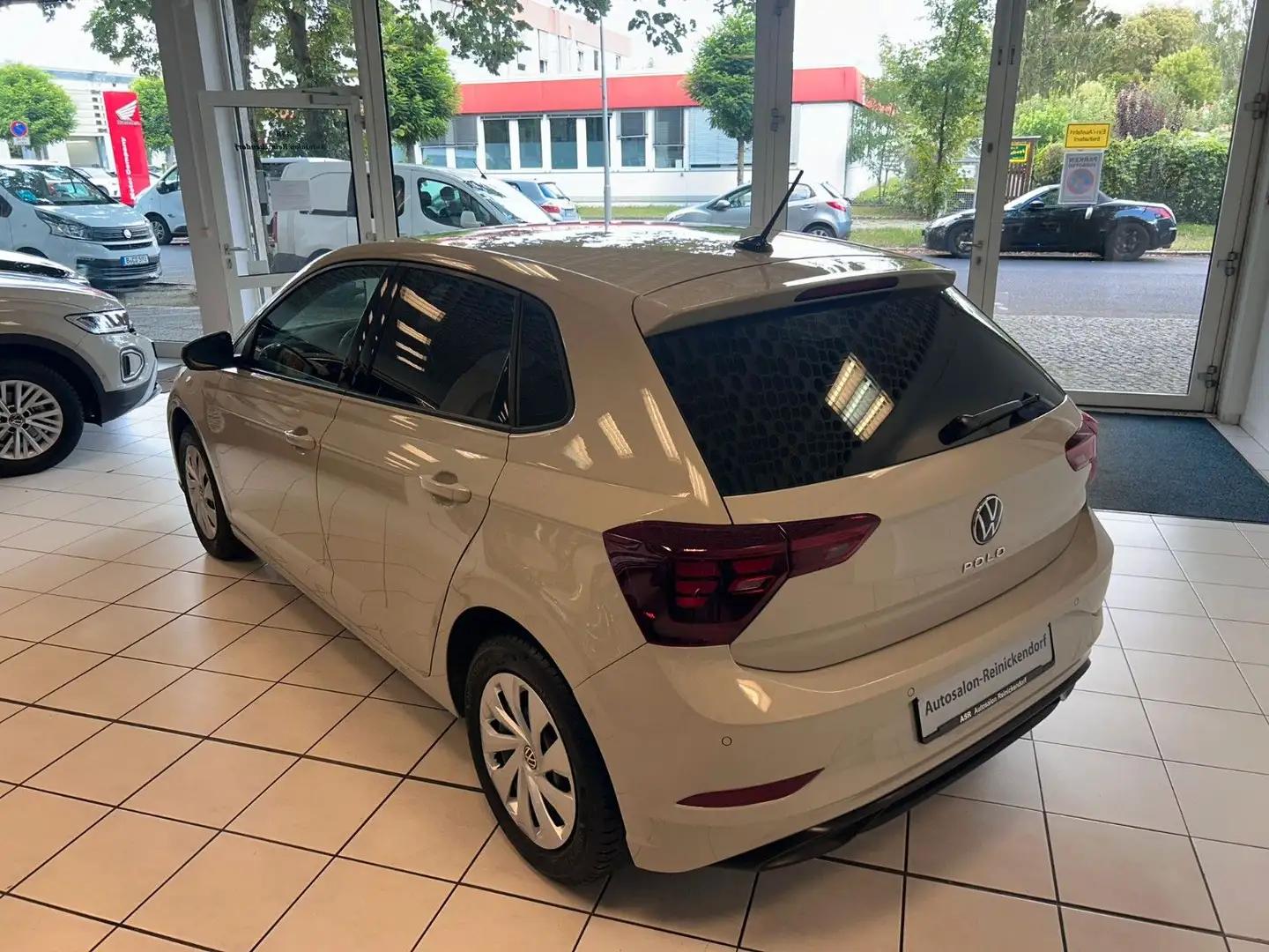 Volkswagen Polo VI 1.0 TSI DSG Life*Navi*SHZ*PDC*LED*Klima* Grau - 2