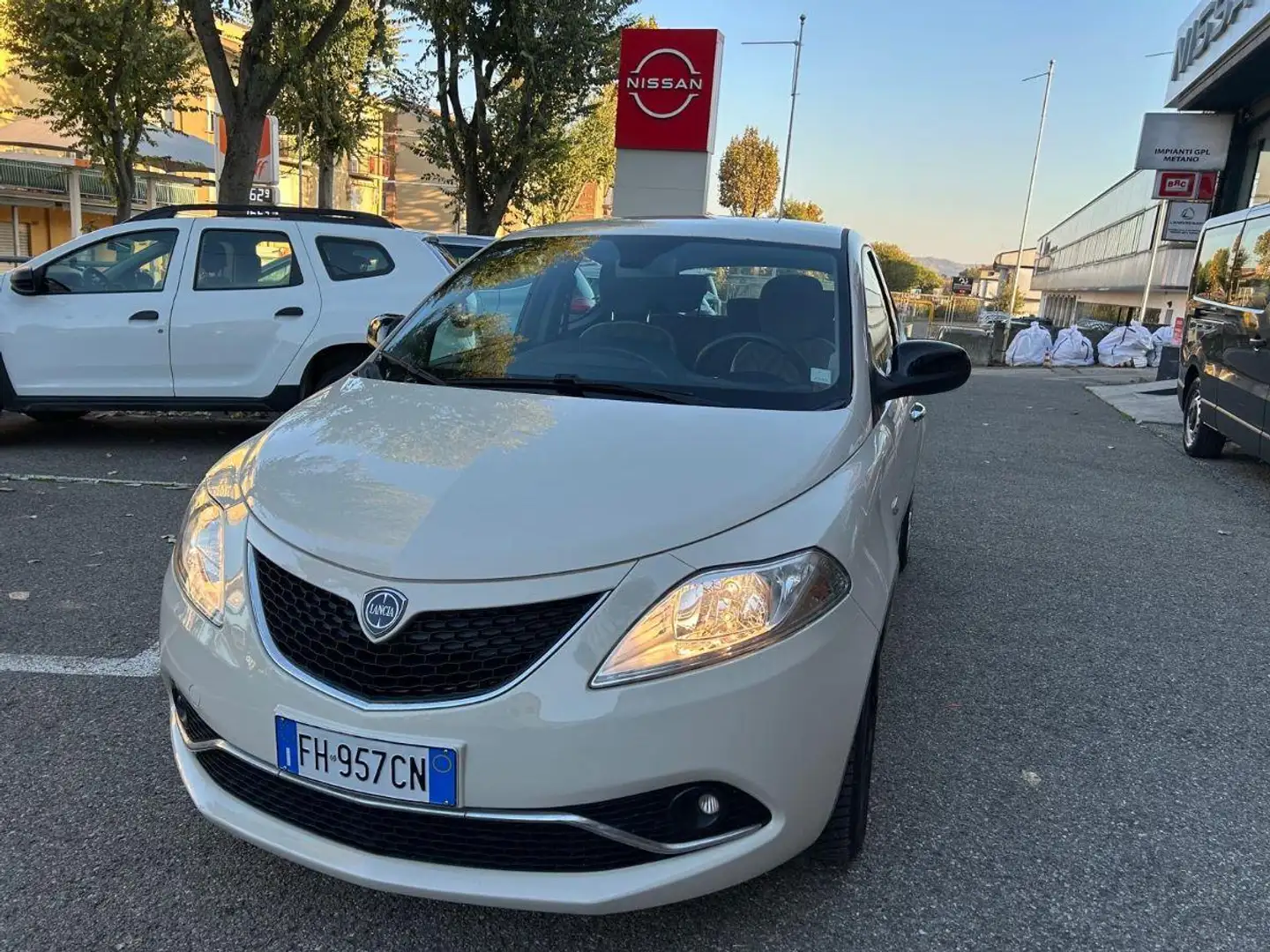 Lancia Ypsilon 1.2 69 CV 5p. GPL Ecochic Gold Beige - 1