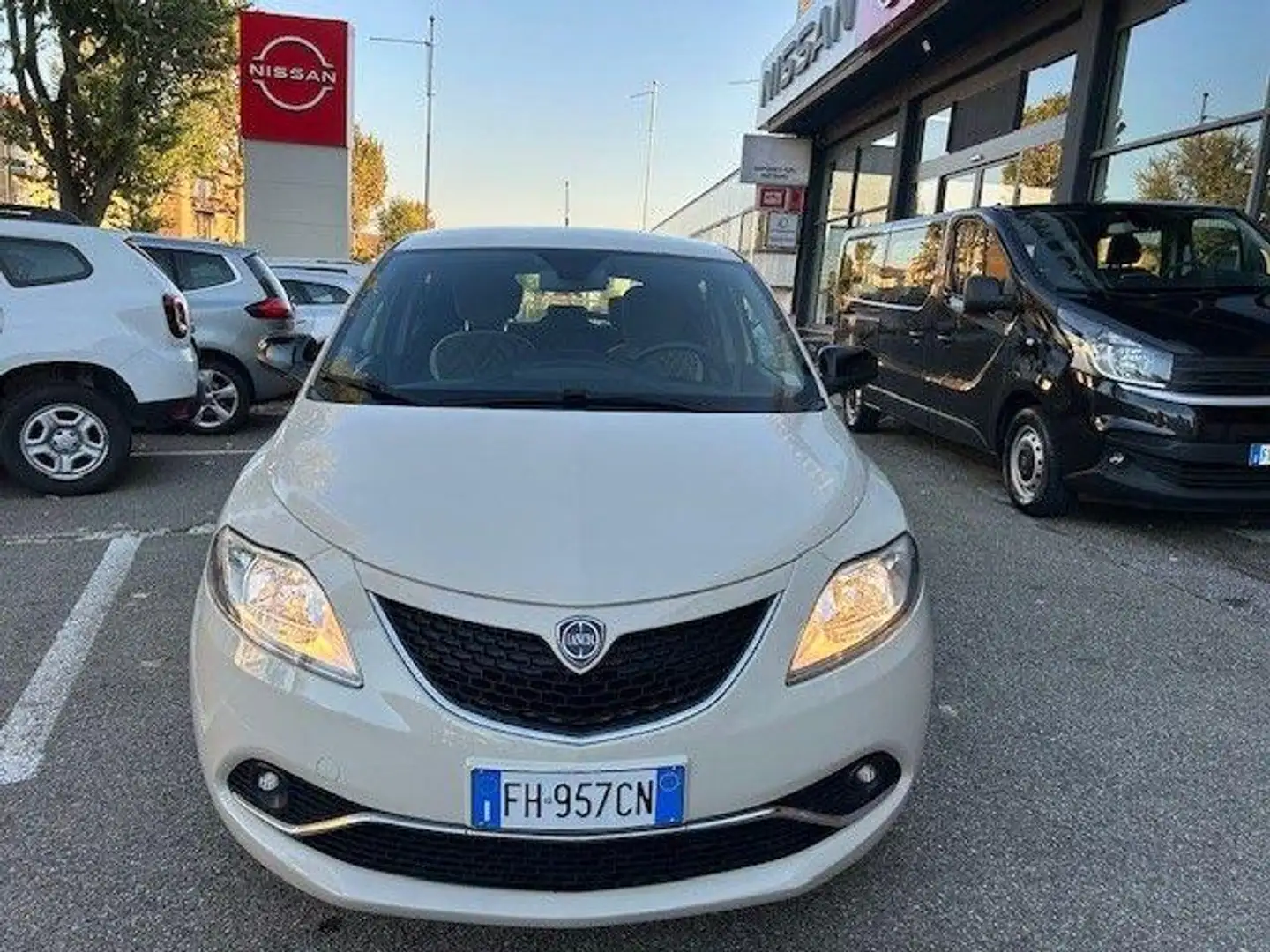 Lancia Ypsilon 1.2 69 CV 5p. GPL Ecochic Gold Beige - 2