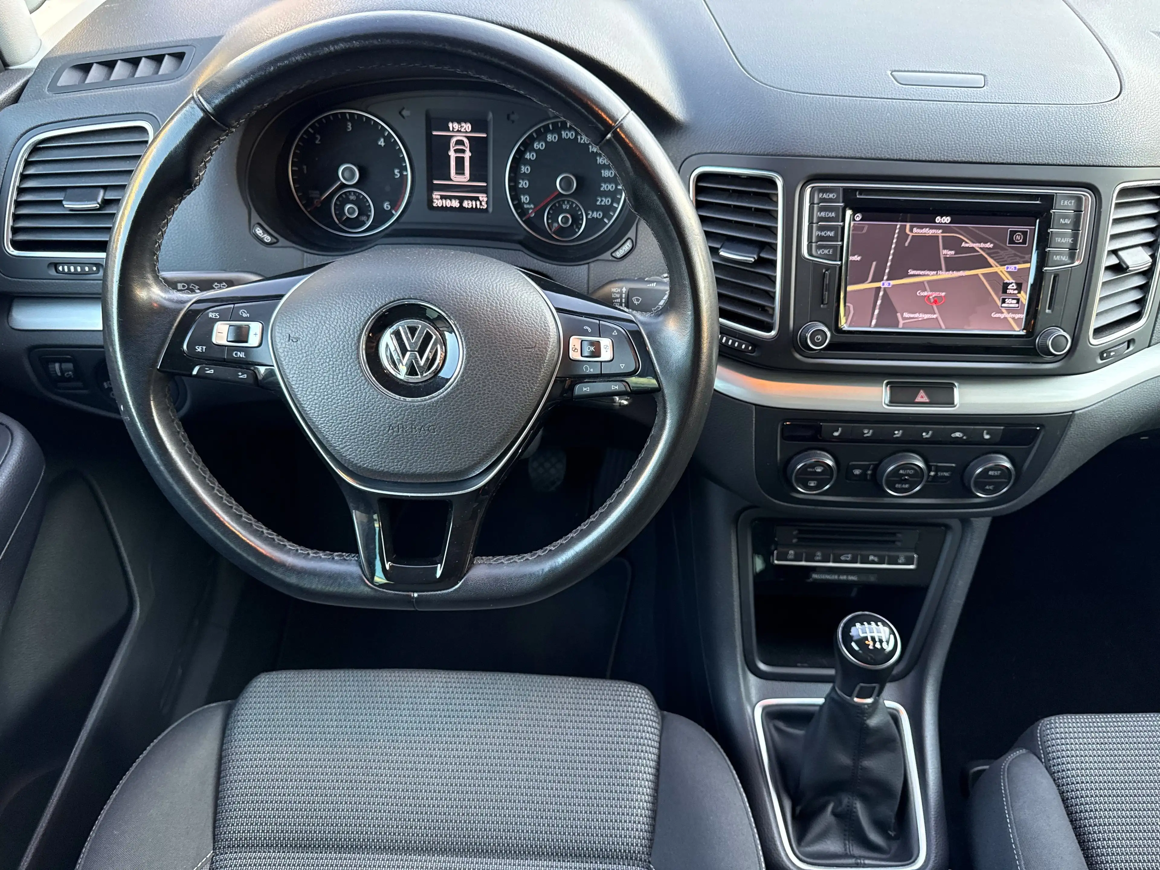 Volkswagen Sharan Business BMT SCR 2,0 TDI — photo 13