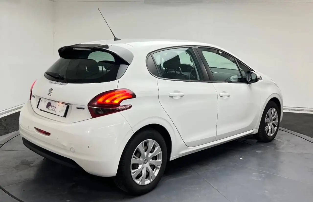 Peugeot 208 208 — photo 5