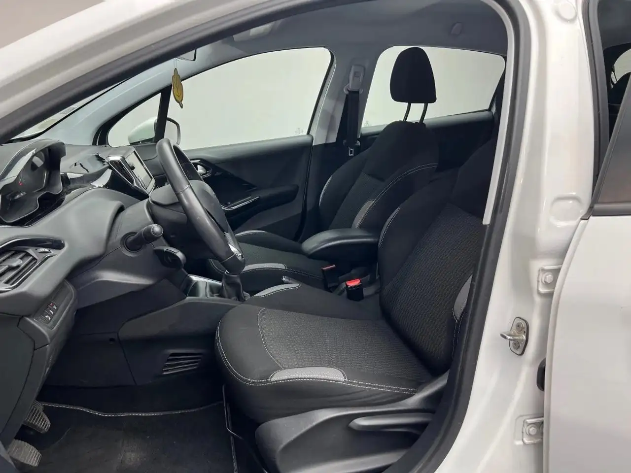Peugeot 208 208 — photo 7