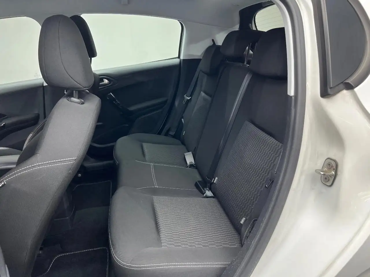 Peugeot 208 208 — photo 8