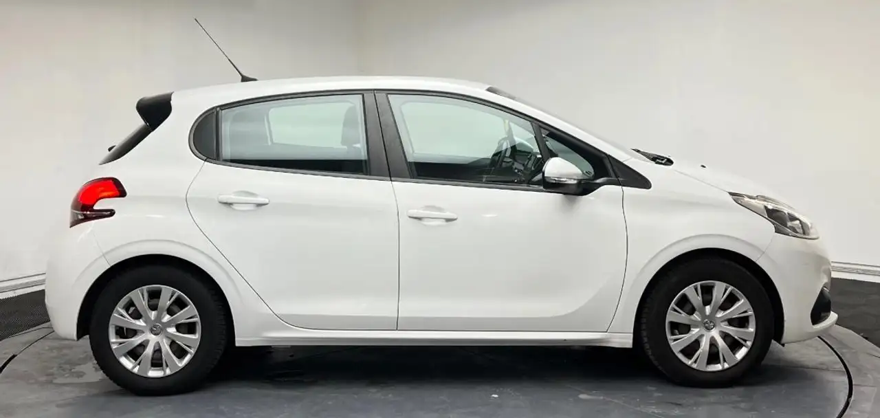 Peugeot 208 208 — photo 4