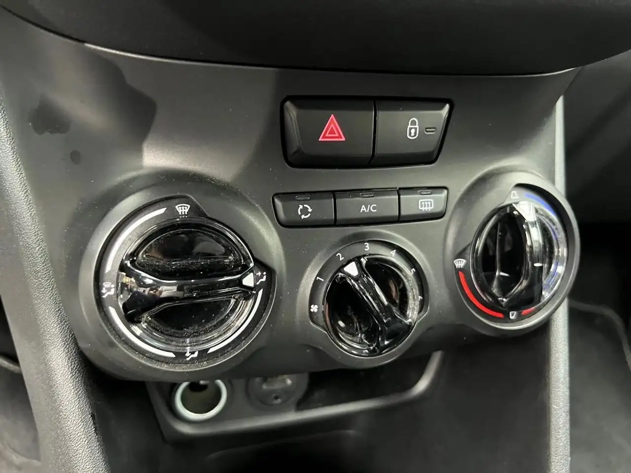 Peugeot 208 208 — photo 14