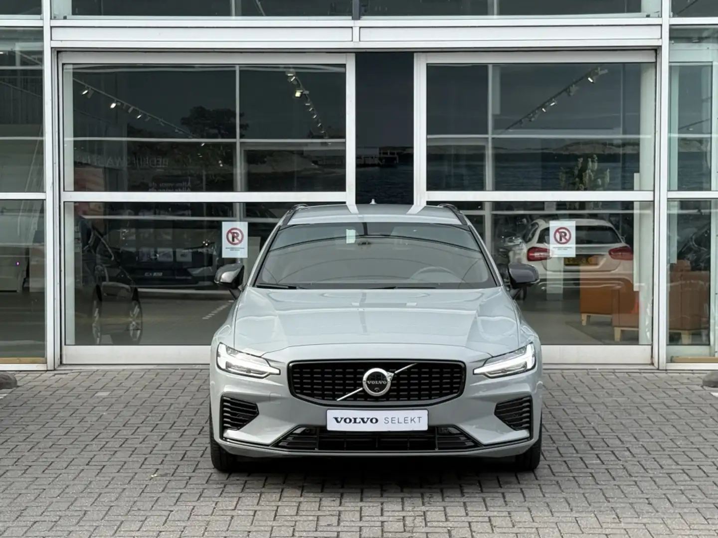 Volvo V60 T6 398PK Recharge Plus Dark| Adap.Cruise| 360Camer Gris - 2