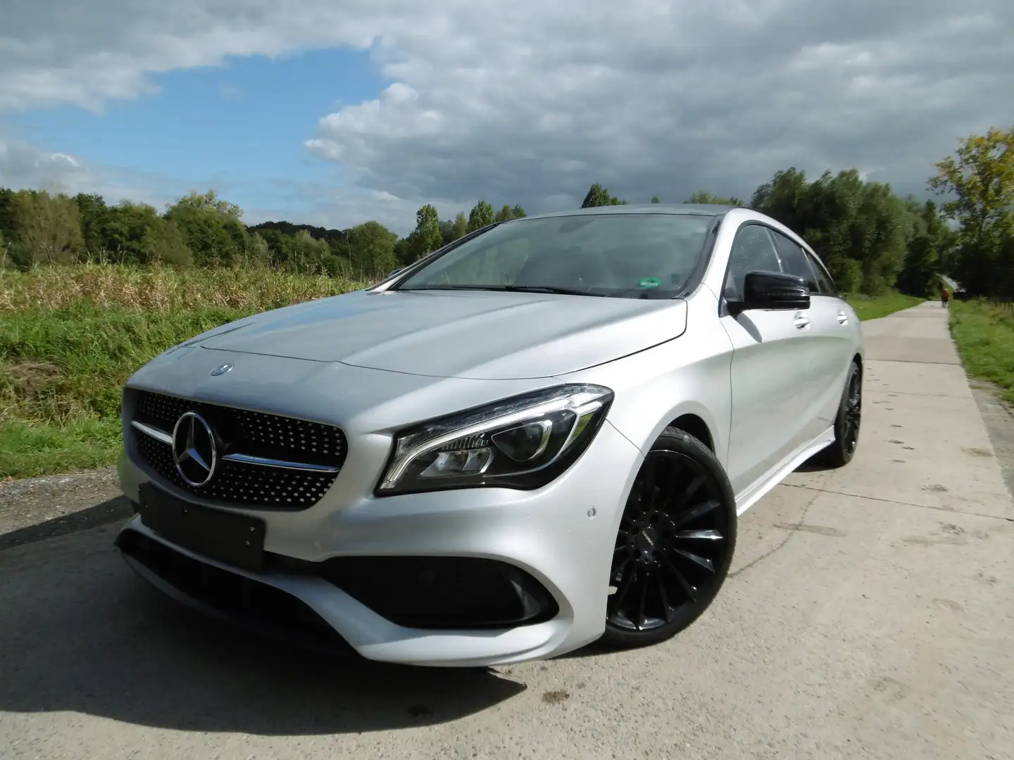 Mercedes-Benz CLA 200 CLA Shooting Brake 200 d AMG Line PANO DAK Zilver - 1