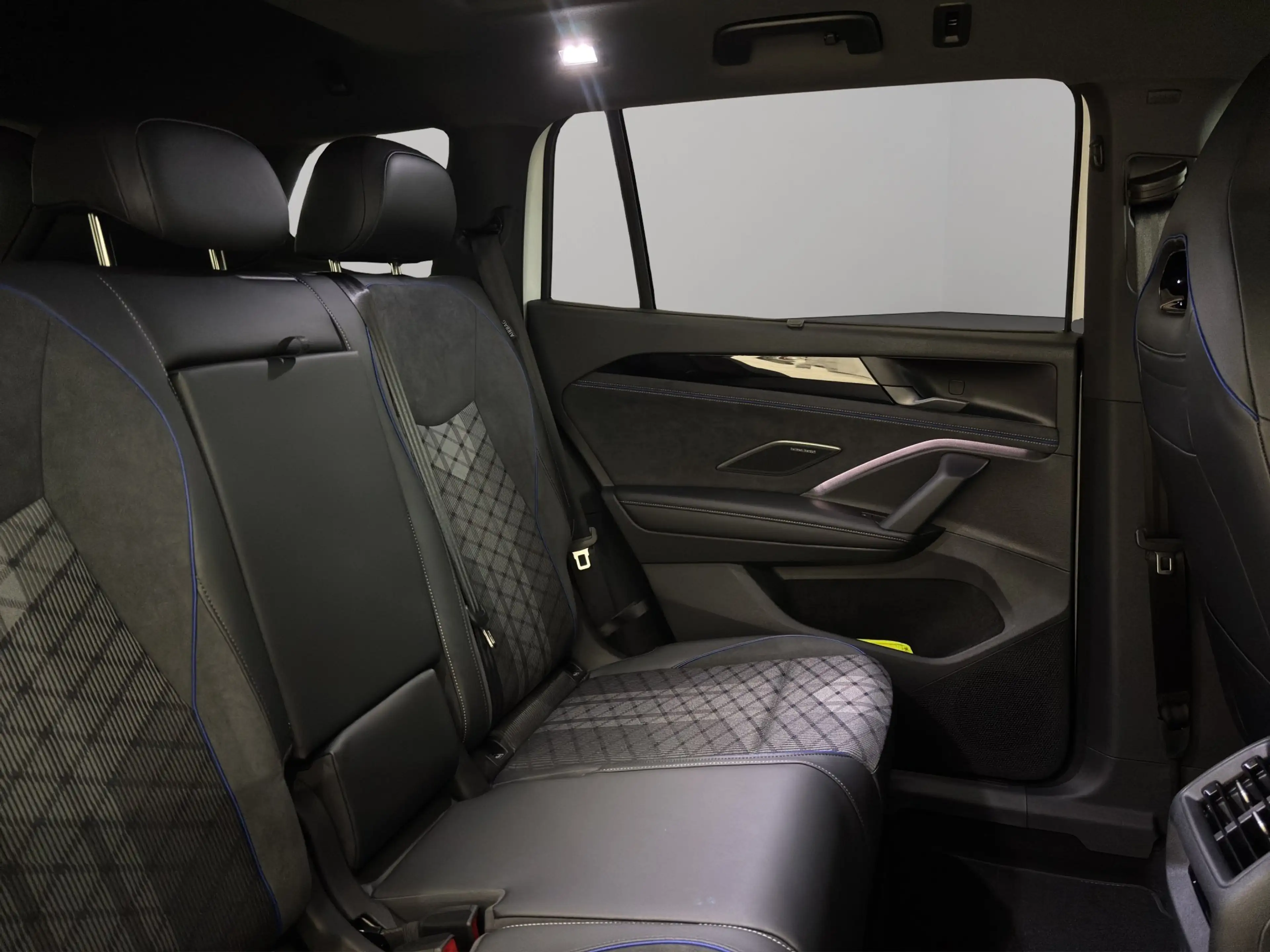 Volkswagen Tayron R-Line 1.5 eHybrid DSG 360 ACC HUD Kam. — photo 7