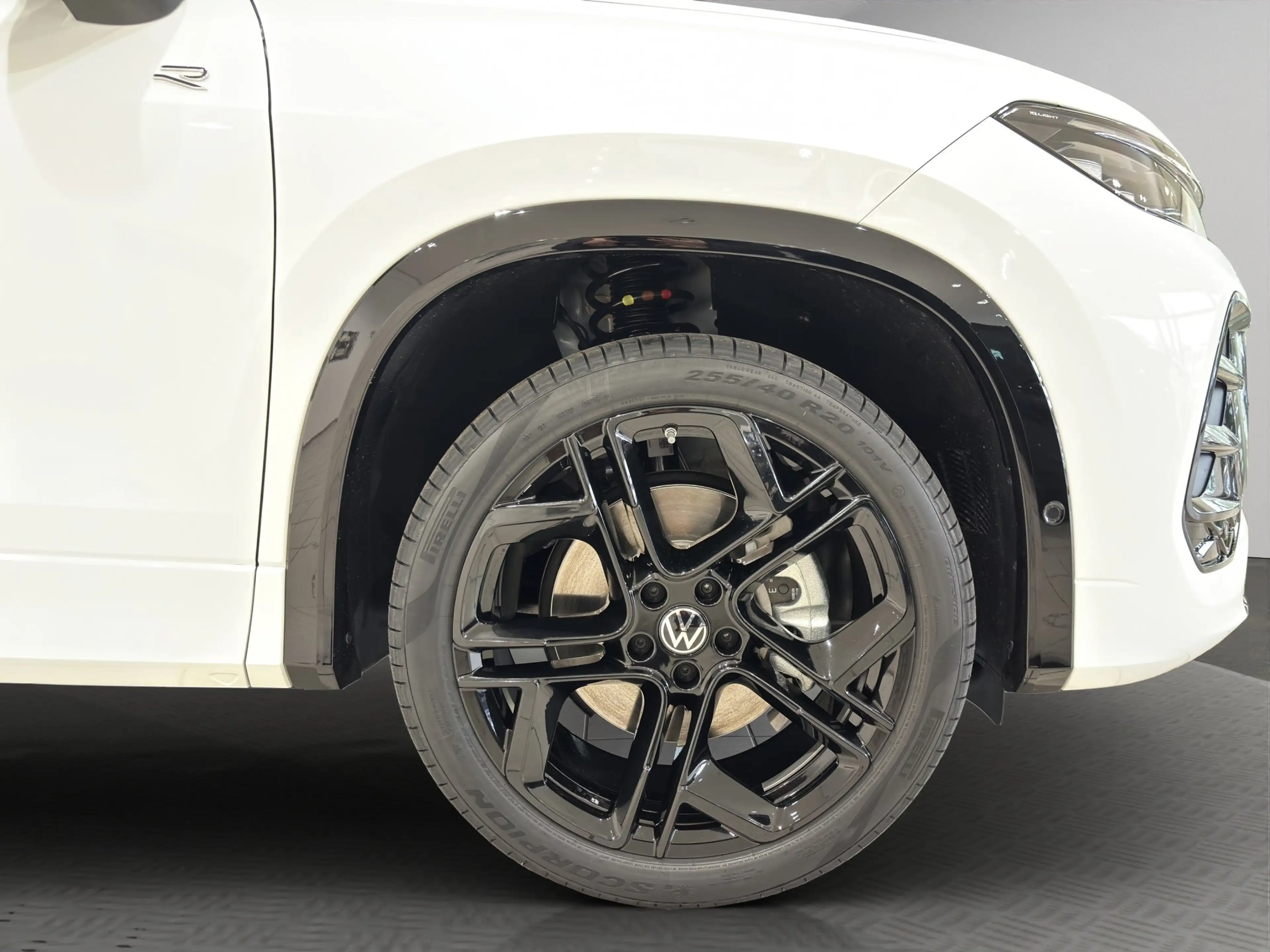 Volkswagen Tayron R-Line 1.5 eHybrid DSG 360 ACC HUD Kam. — photo 14
