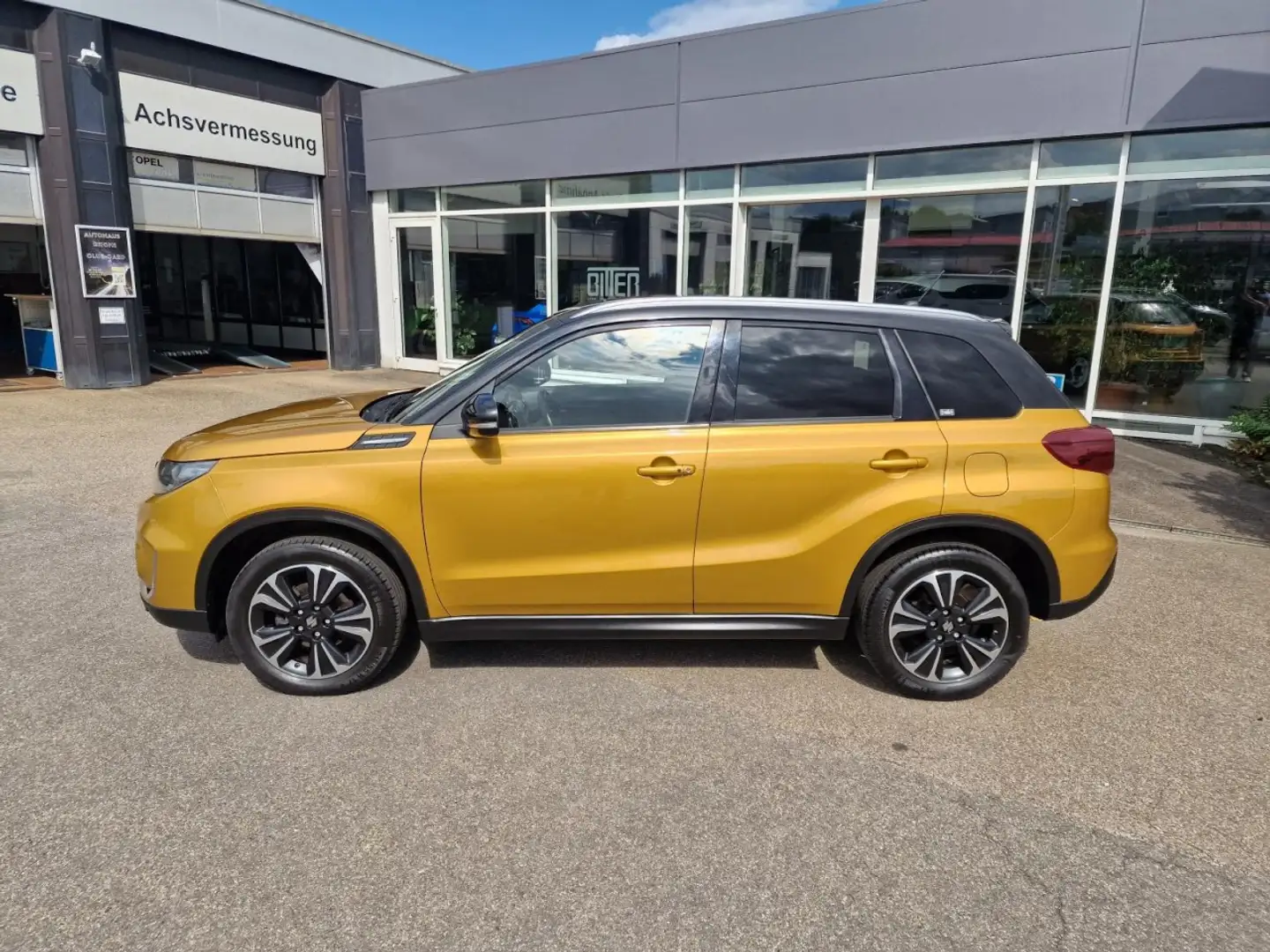 Suzuki Vitara Comfort+ 4x4 1,4 MHEV PANO+NAV+SHZ+RFK Klima Navi Goud - 2