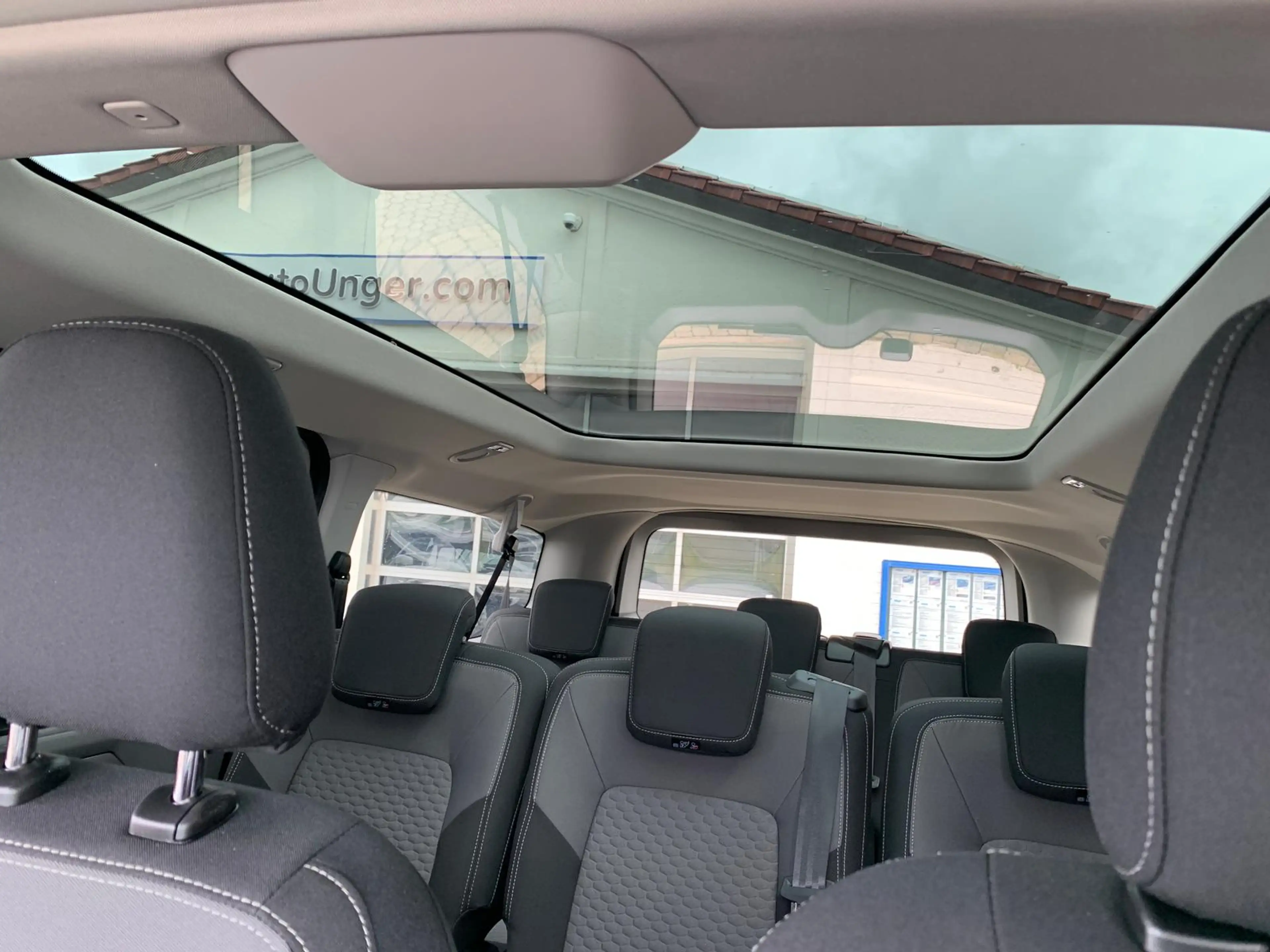 Volkswagen T7 Caravelle Caravelle Style LR lang Pano EasyOpen Kamera 82'€ — photo 11