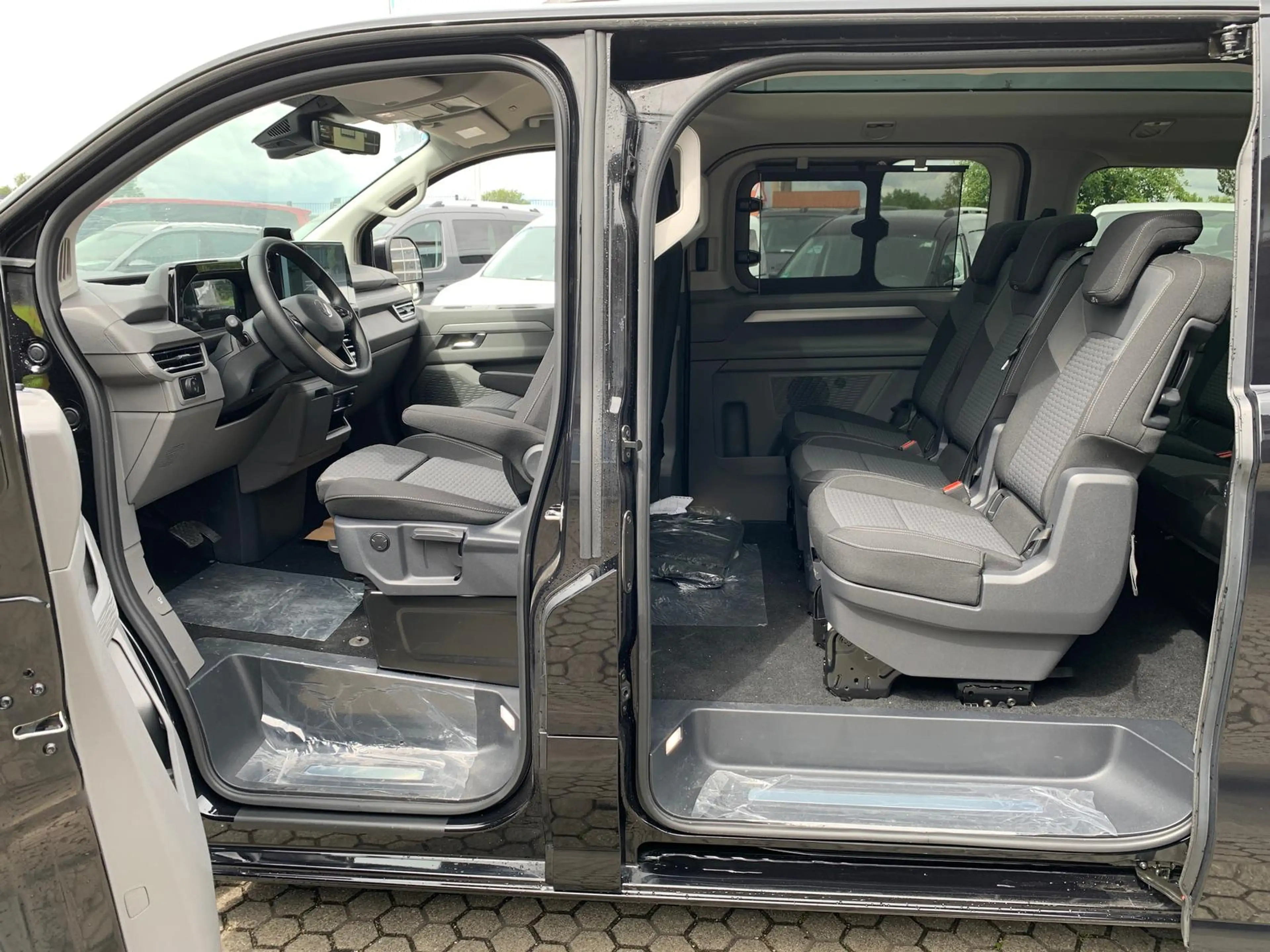 Volkswagen T7 Caravelle Caravelle Style LR lang Pano EasyOpen Kamera 82'€ — photo 9