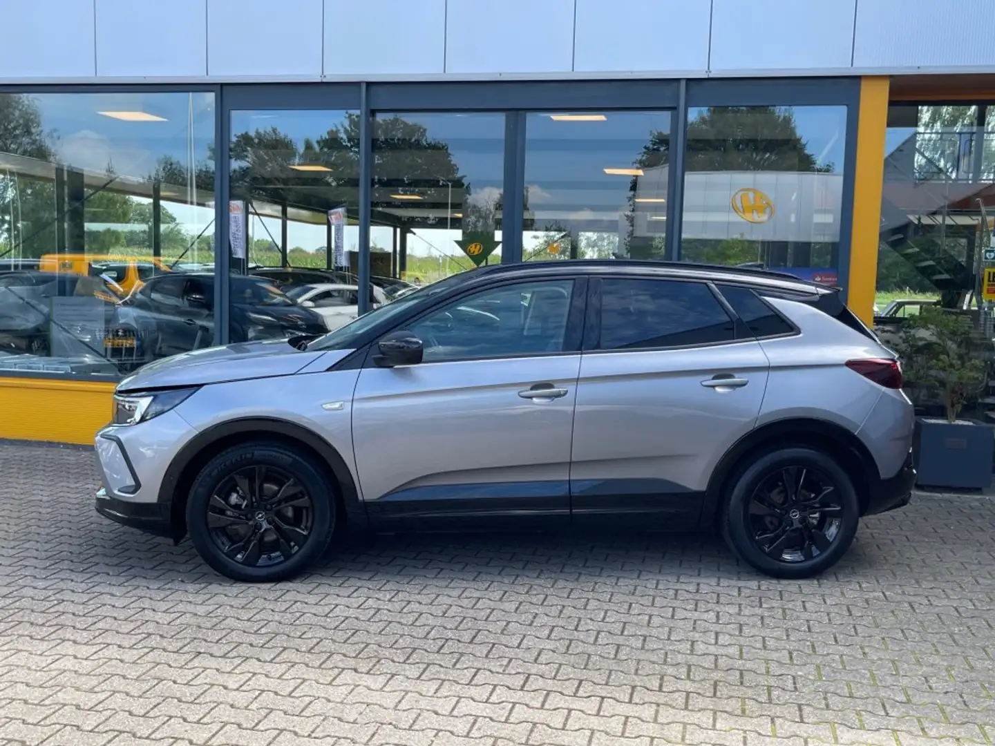 Opel Grandland 1.2 Turbo 130 pk GS Line - Navi - camera Grijs - 2