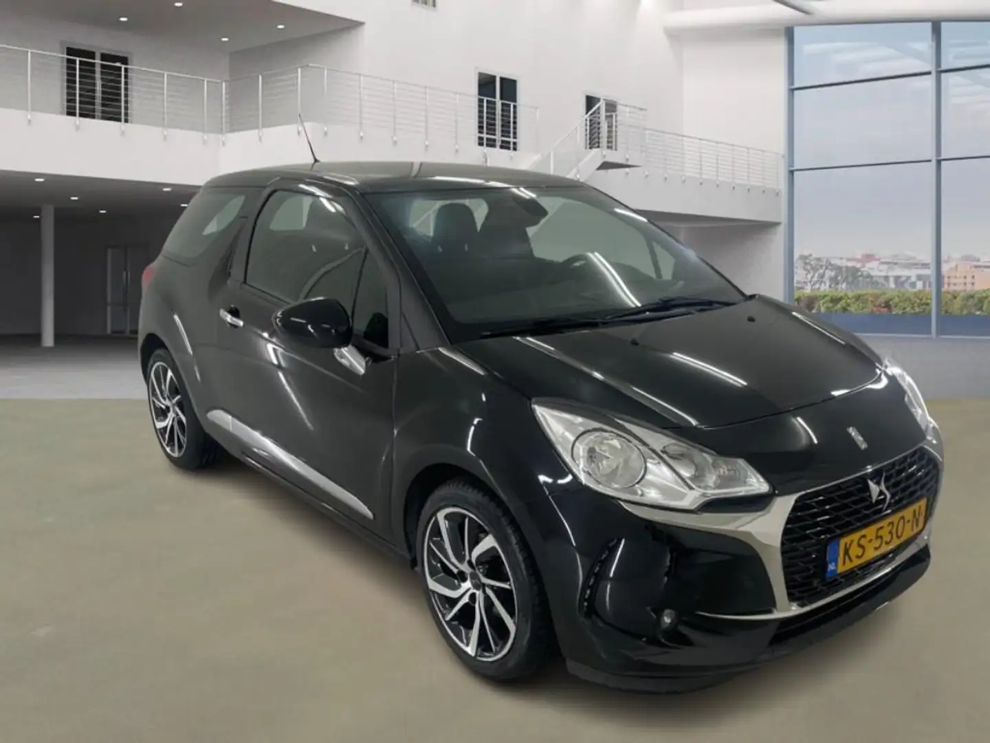 DS Automobiles DS 3 1.2 PureTech So Chic / Auto rijdt prima Zwart - 2