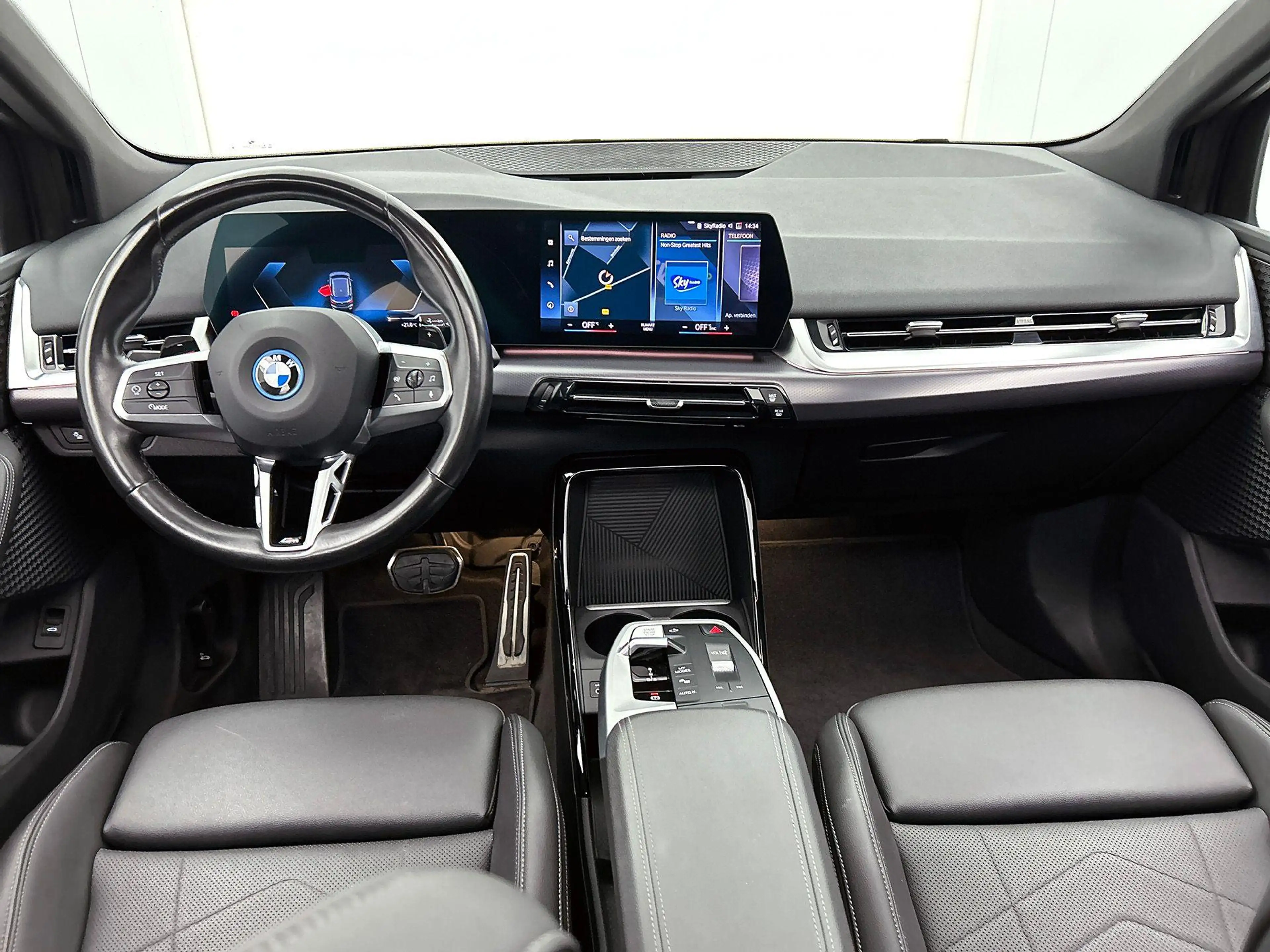 BMW 225 2-serie Active Tourer 225e xDrive M-SPORT | PANO | — photo 9