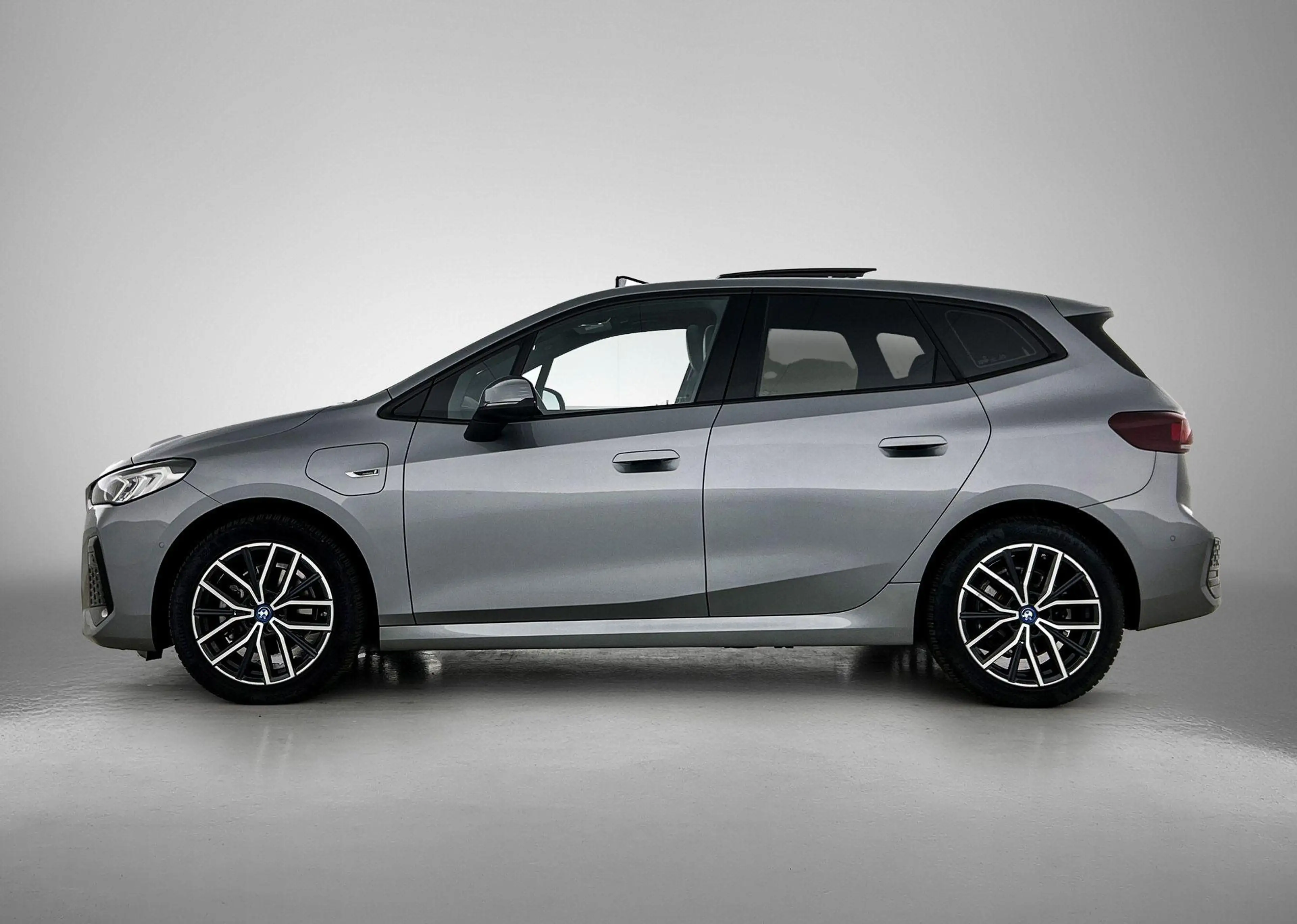 BMW 225 2-serie Active Tourer 225e xDrive M-SPORT | PANO | — photo 2
