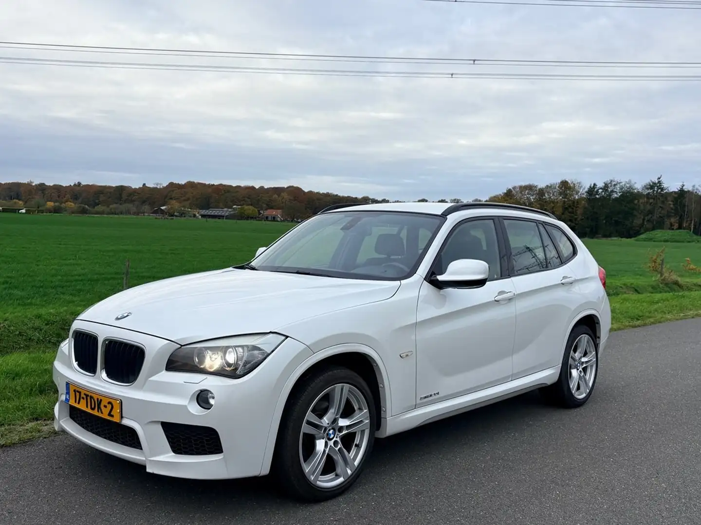 BMW X1 sDrive20i Business Aut, M-pakket, Navi, NL auto! Blanc - 2