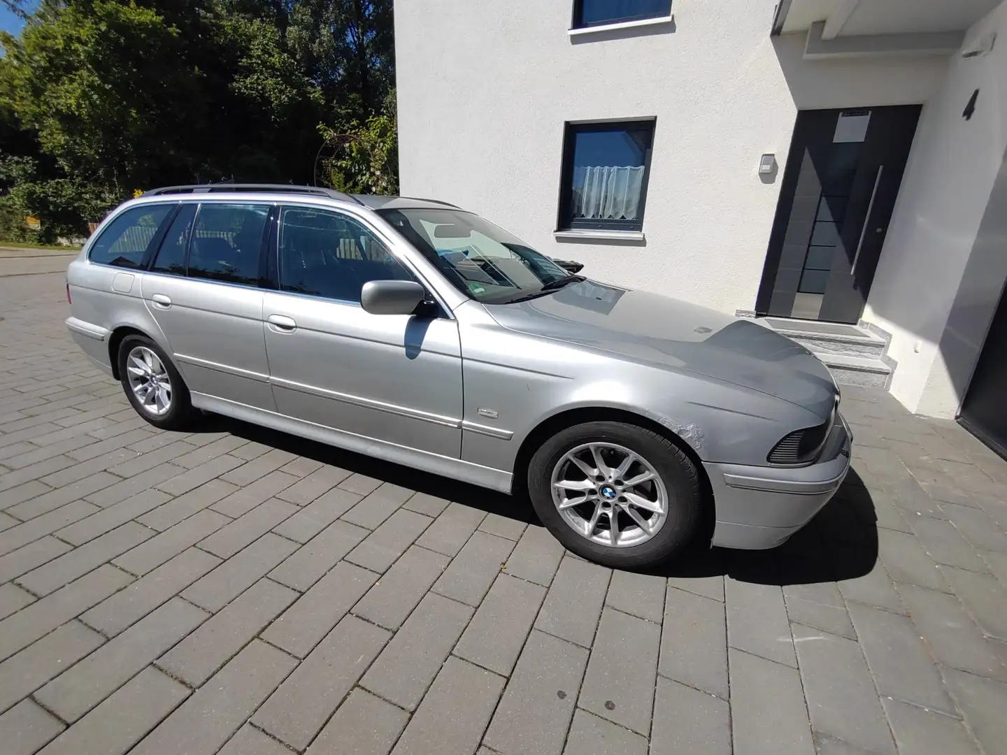 BMW 525 525i A touring Edition Exclusive Silber - 2