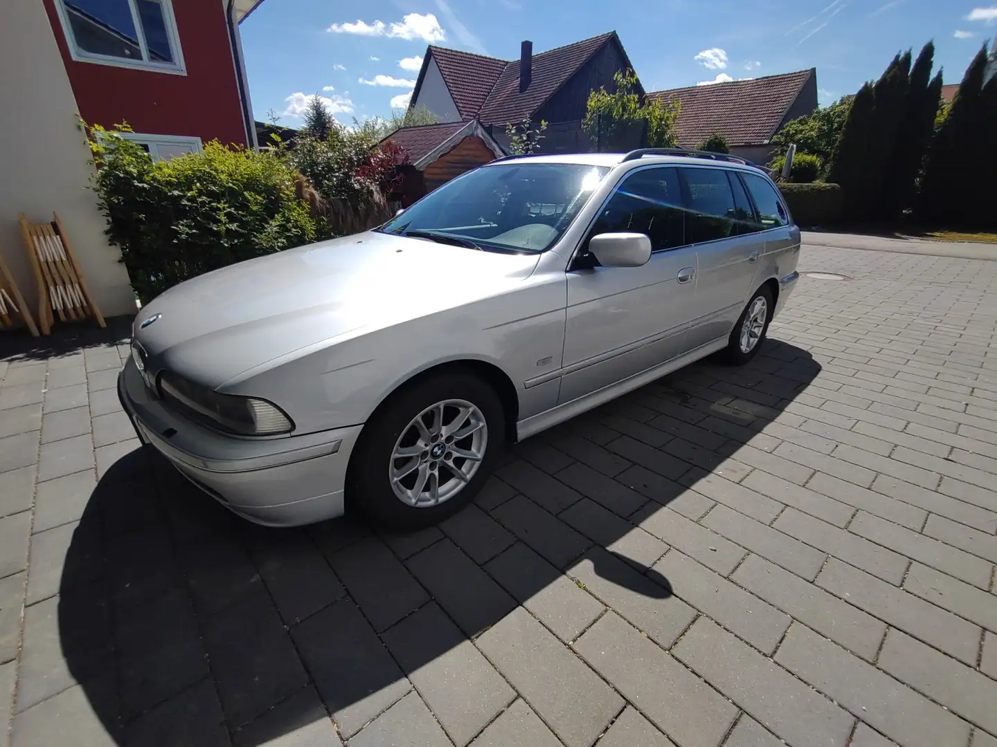 BMW 525 525i A touring Edition Exclusive Silber - 1