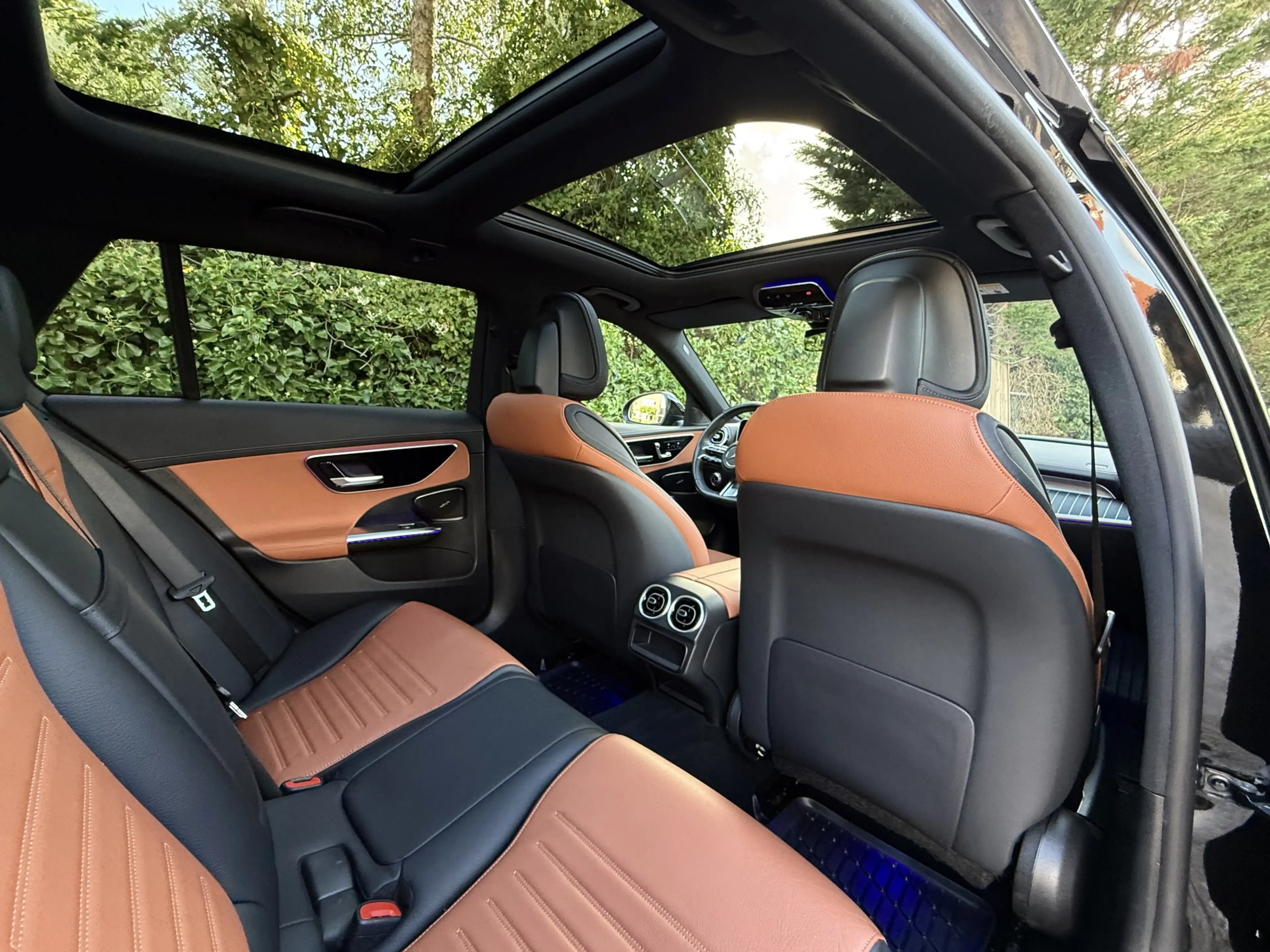 Mercedes-Benz C 300 Estate e AMG I Pano I 2x Memory I Camera — photo 17