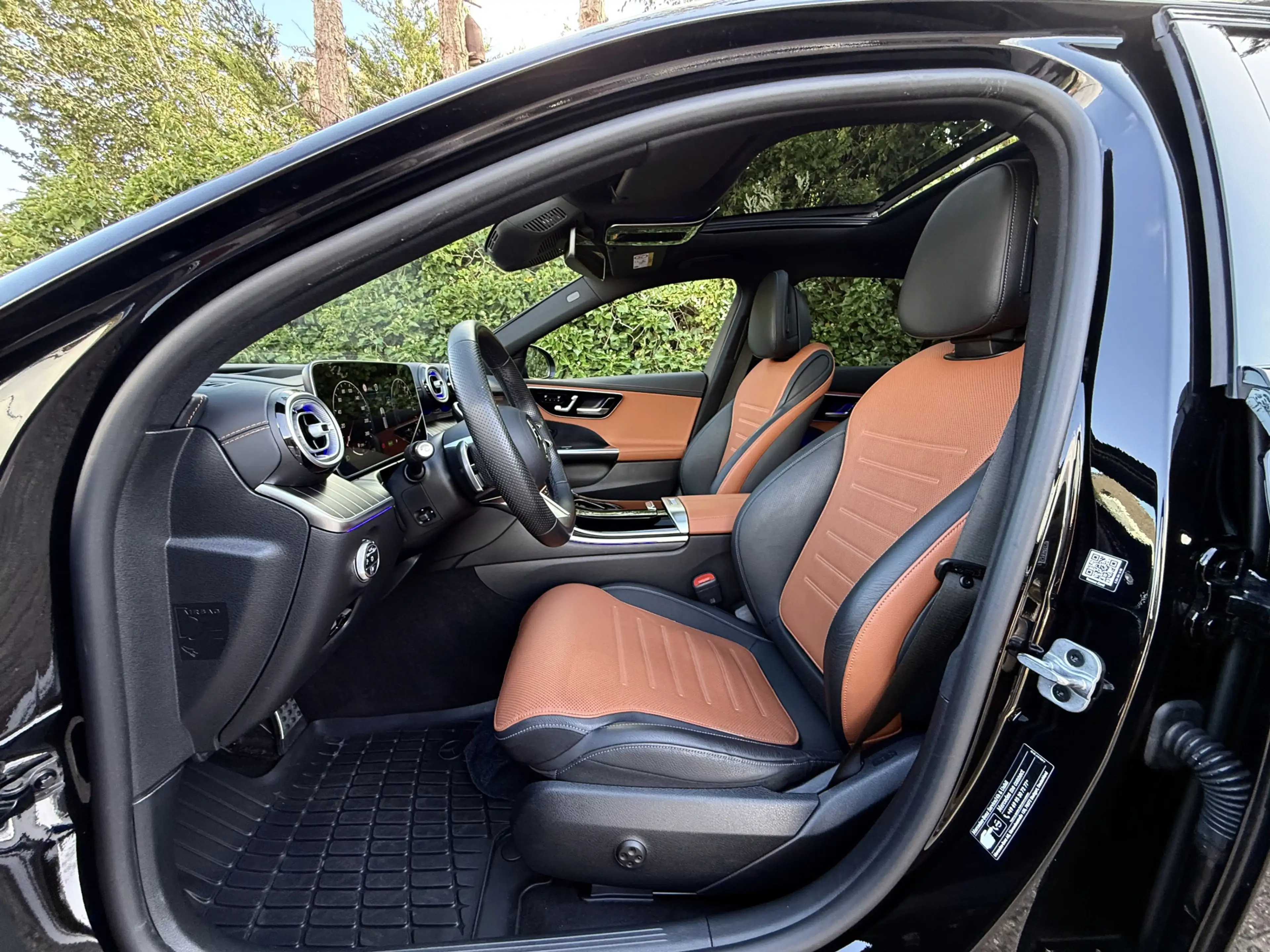 Mercedes-Benz C 300 Estate e AMG I Pano I 2x Memory I Camera — photo 38