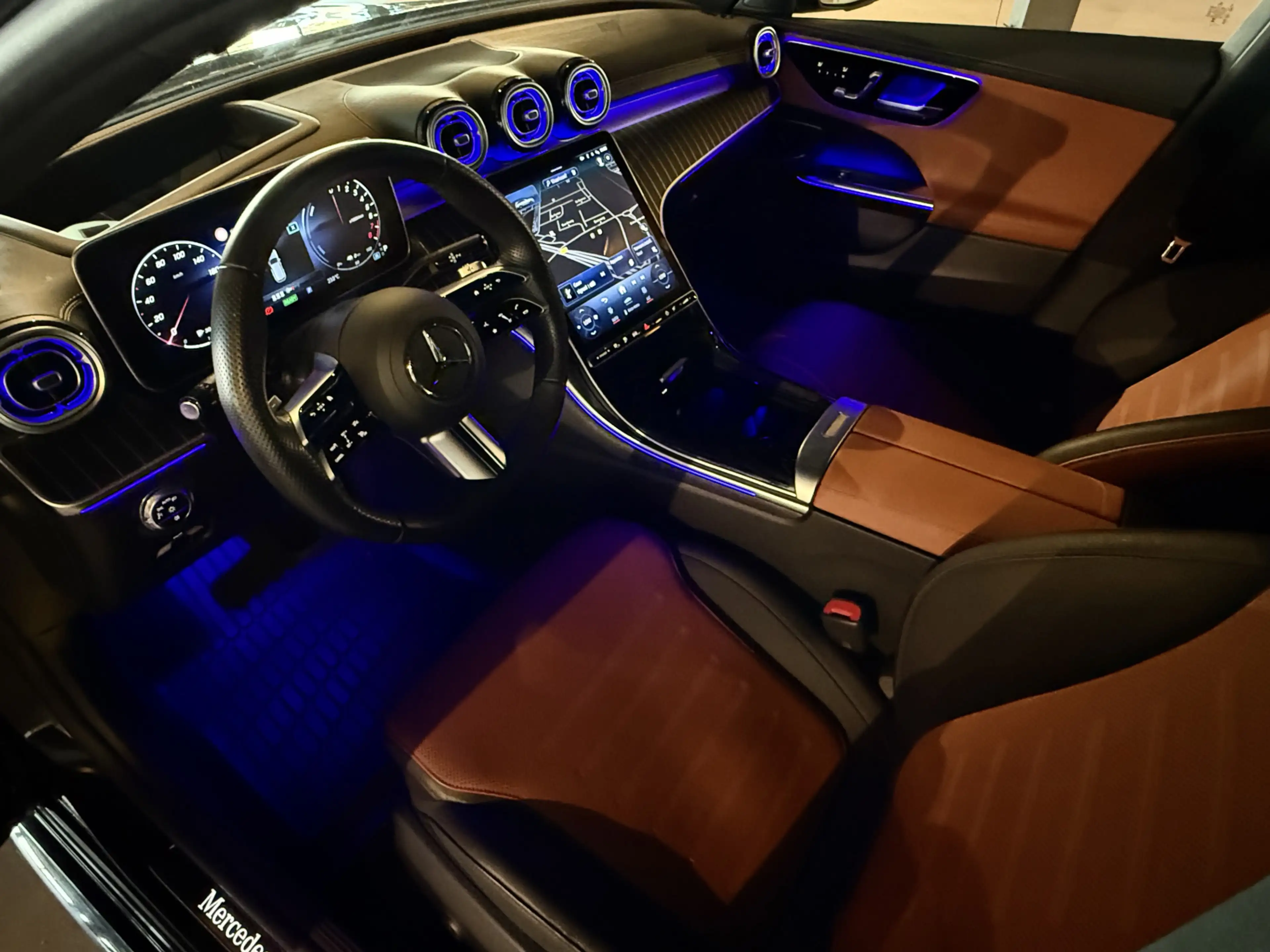 Mercedes-Benz C 300 Estate e AMG I Pano I 2x Memory I Camera — photo 27